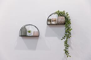 Cosy Home With City Garden