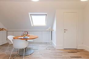 Cosy Home With City Garden