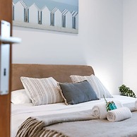 Cosy Home With City Garden