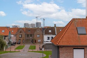 Cosy Home With City Garden