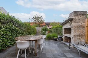 Cosy Home With City Garden