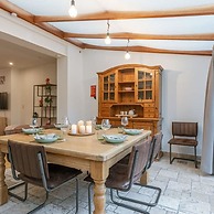 Cosy Home With City Garden