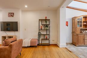 Cosy Home With City Garden