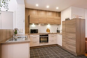 Cosy Home With City Garden