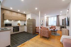 Cosy Home With City Garden