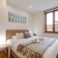 Cosy Home With City Garden