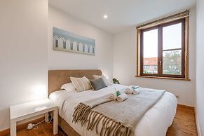 Cosy Home With City Garden