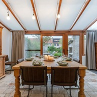 Cosy Home With City Garden