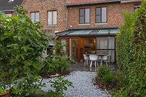 Cosy Home With City Garden