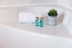 Cosy Home With City Garden