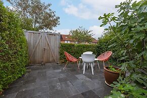 Cosy Home With City Garden