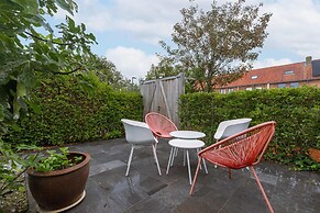 Cosy Home With City Garden