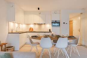 Bright Apartment in Sky Garden With Terrace