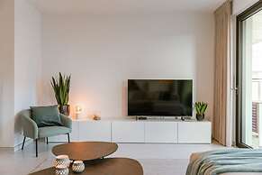 Bright Apartment in Sky Garden With Terrace