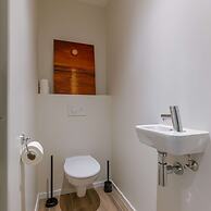 Spacious Top-flour Apartment With Private Parking