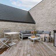 Spacious Top-flour Apartment With Private Parking