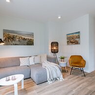 Spacious Top-flour Apartment With Private Parking