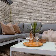 Spacious Top-flour Apartment With Private Parking