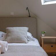 Spacious Top-flour Apartment With Private Parking