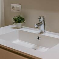 Spacious Top-flour Apartment With Private Parking