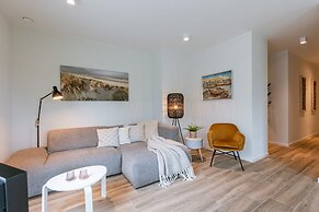 Spacious Top-flour Apartment With Private Parking