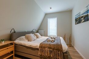 Spacious Top-flour Apartment With Private Parking