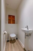 Spacious Top-flour Apartment With Private Parking