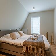 Spacious Top-flour Apartment With Private Parking