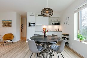 Spacious Top-flour Apartment With Private Parking