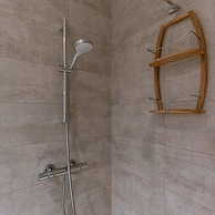 Spacious Top-flour Apartment With Private Parking