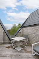 Spacious Top-flour Apartment With Private Parking