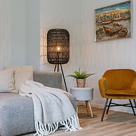 Spacious Top-flour Apartment With Private Parking