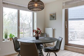 Spacious Top-flour Apartment With Private Parking