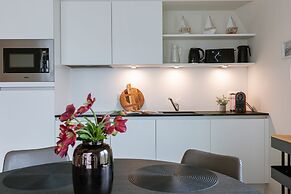 Spacious Top-flour Apartment With Private Parking