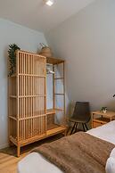 Spacious Top-flour Apartment With Private Parking