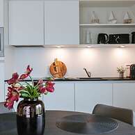 Spacious Top-flour Apartment With Private Parking