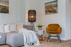 Spacious Top-flour Apartment With Private Parking