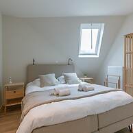 Spacious Top-flour Apartment With Private Parking