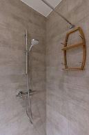 Spacious Top-flour Apartment With Private Parking