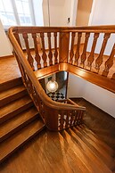 Luxe 5-bedroom Villa With Panoramic Views