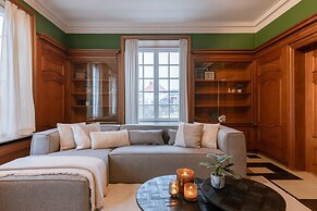 Luxe 5-bedroom Villa With Panoramic Views