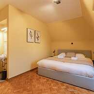 Luxe 5-bedroom Villa With Panoramic Views