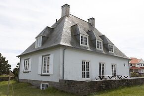 Luxe 5-bedroom Villa With Panoramic Views