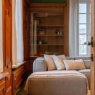 Luxe 5-bedroom Villa With Panoramic Views