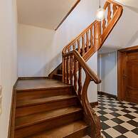 Luxe 5-bedroom Villa With Panoramic Views