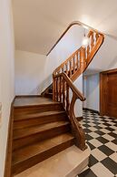 Luxe 5-bedroom Villa With Panoramic Views