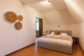 Luxe 5-bedroom Villa With Panoramic Views