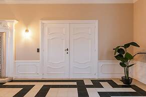 Luxe 5-bedroom Villa With Panoramic Views