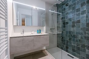 Beautiful Apartment With Pool Terrace and Parking