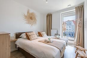 Beautiful Apartment With Pool Terrace and Parking